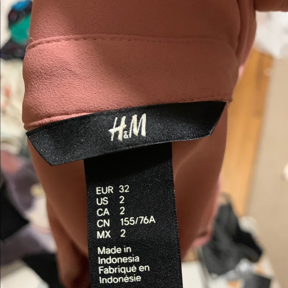 H&M pale pink button up! - Picture 4 of 4